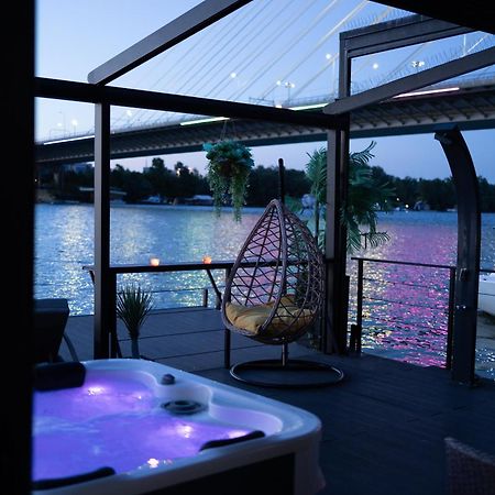 Ada Moment Splav- Kuca Na Reci Beograd- Floating House On Sava River ,Белград Екстериор снимка