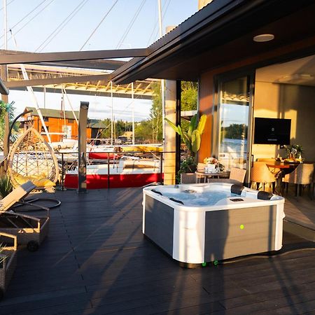 Ada Moment Splav- Kuca Na Reci Beograd- Floating House On Sava River ,Белград Екстериор снимка
