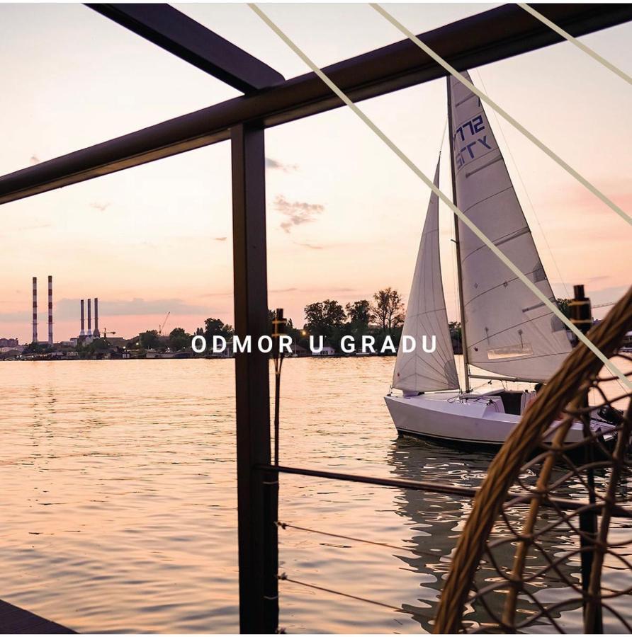 Ada Moment Splav- Kuca Na Reci Beograd- Floating House On Sava River ,Белград Екстериор снимка