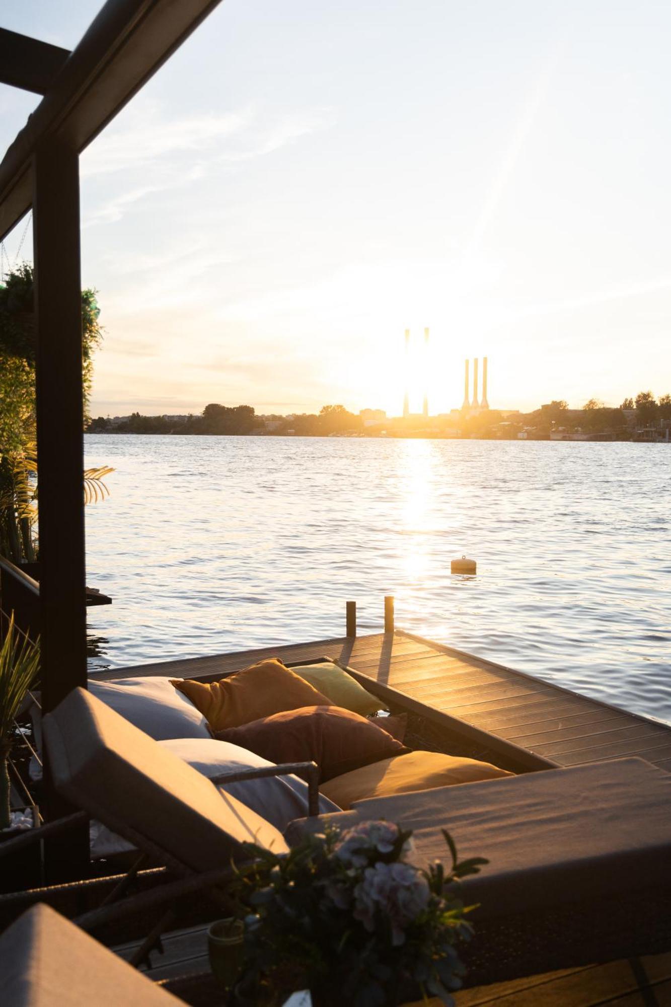 Ada Moment Splav- Kuca Na Reci Beograd- Floating House On Sava River ,Белград Екстериор снимка