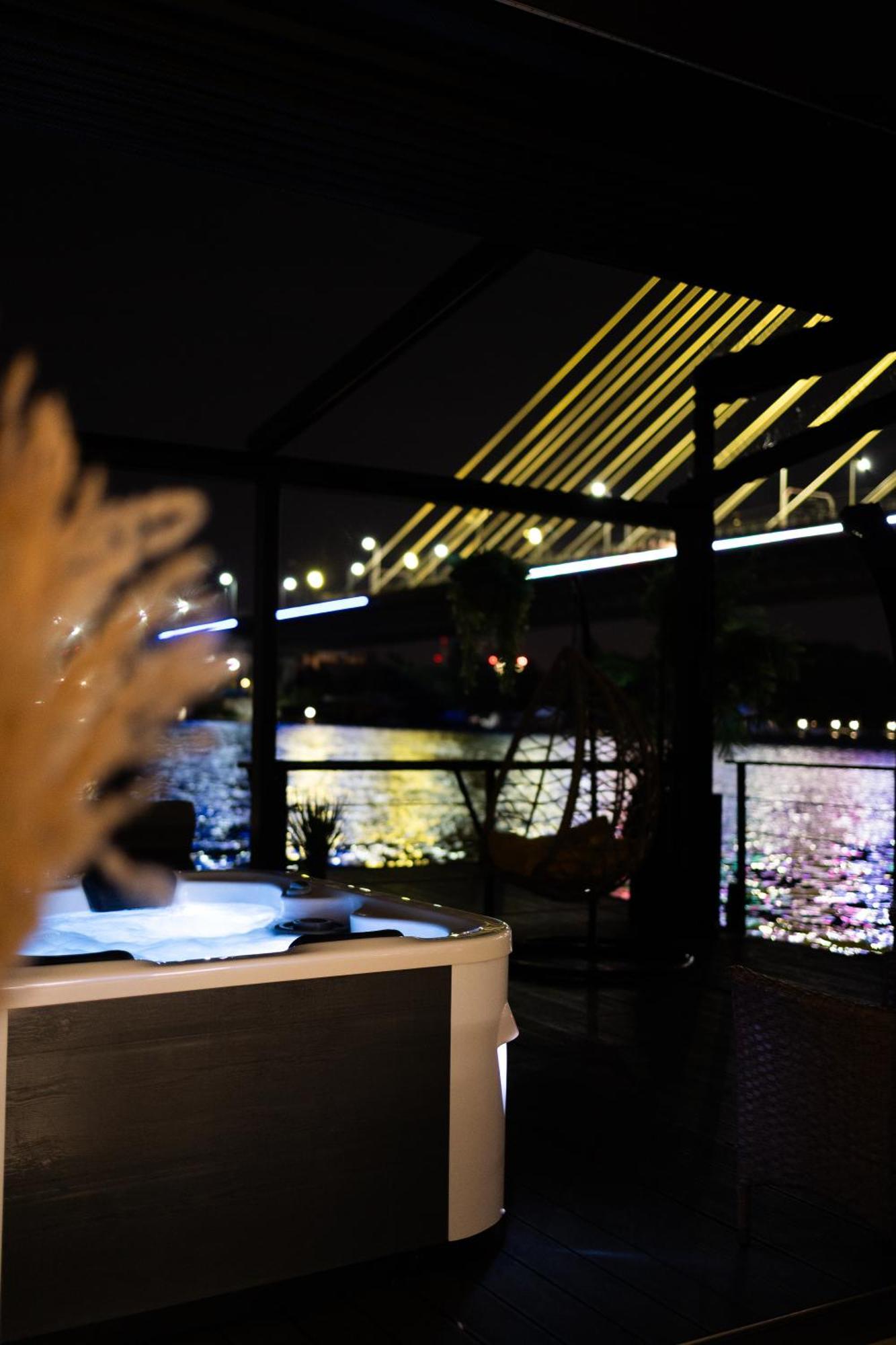 Ada Moment Splav- Kuca Na Reci Beograd- Floating House On Sava River ,Белград Екстериор снимка